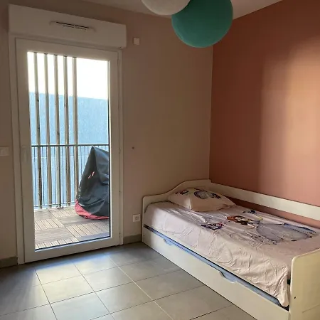 3 Pieces Au Pied De La Promenade Du Paillon Νίκαια