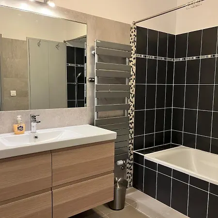 3 Pieces Au Pied De La Promenade Du Paillon *