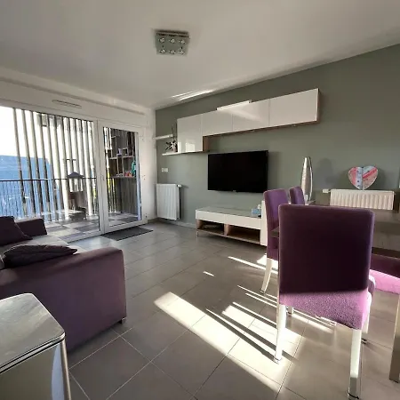 3 Pieces Au Pied De La Promenade Du Paillon Appartement Nice